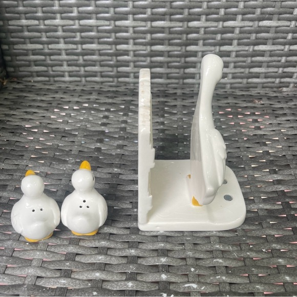 Grasslands Road Duck Duckling Salt & Pepper Shakers Napkin Holder Vintage Style - Picture 3 of 5